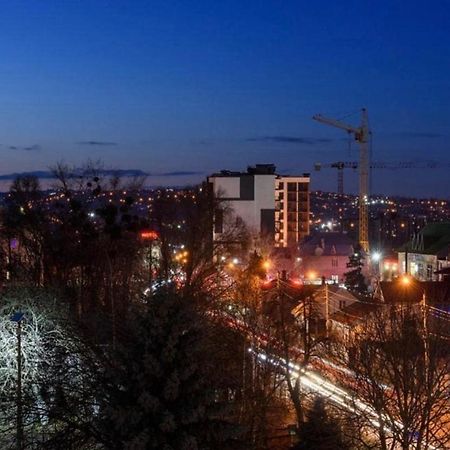 Затишна Красива Квартира-Студія В Новобудові З Балконом チェルニウツィー エクステリア 写真